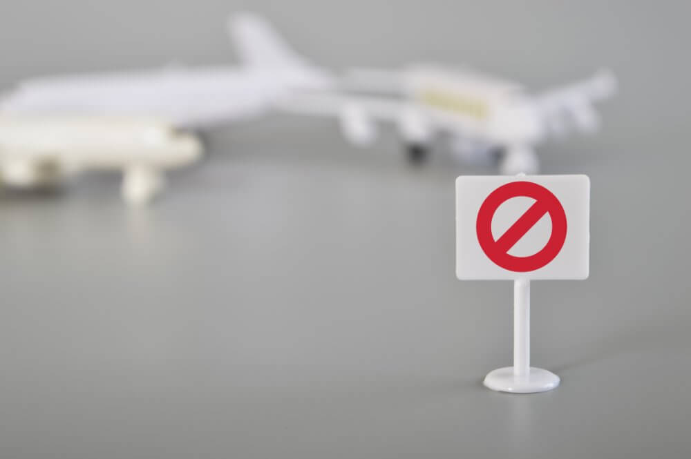 que-es-equipaje-mano-estacionamiento-modelos-aviones-area-aeropuerto-senal-prohibicion