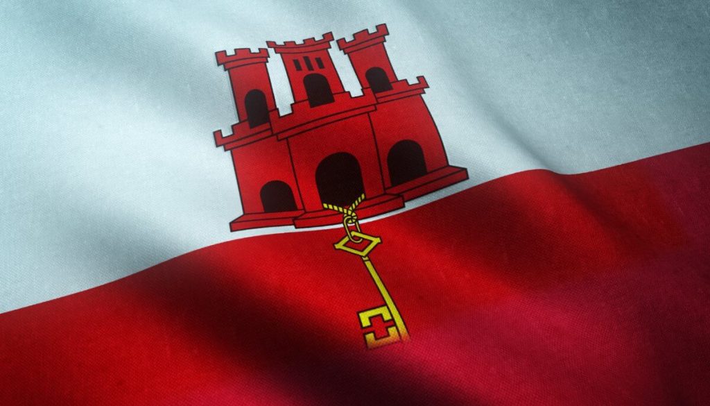 se-puede-llevar-tabaco-avion-primer-plano-bandera-ondeante-gibraltar-texturas-interesantes